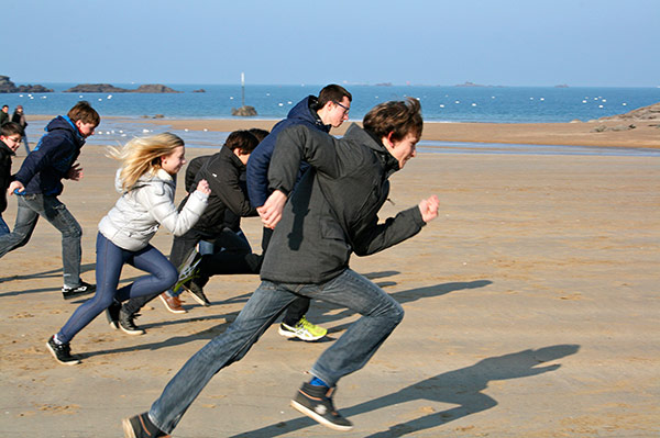 Course à pied sur la plage de Saint-Lunaire pour se dégourdir©P.Rosset/ccas