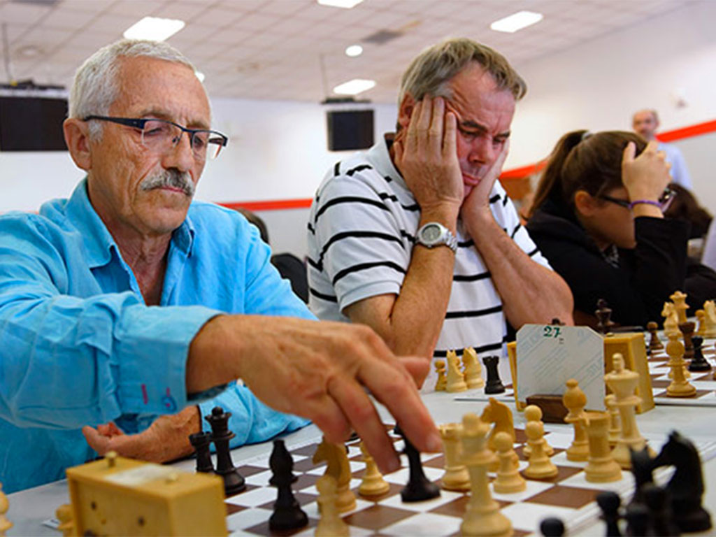 Pierre Aliphat, agent EDF en inactivité, s'est fait ambassadeur du noble jeu, ici aux 12es Rencontres nationales et internationales d’échecs. © B.DeCamaret/CCAS
