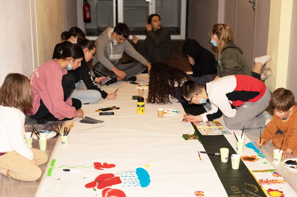 À Savines-le-Lac, on interroge les migrations avec art | Journal des Activités Sociales de l'énergie | 114853 Residence dartiste Hura Mirsheka a Savines