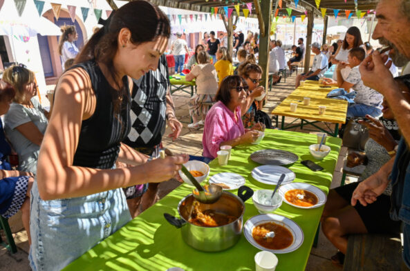 D'Ukraine en France, parcours singuliers de réfugiés | Journal des Activités Sociales de l'énergie | 123895 Journee de la Solidarite centre de vacances CCAS de Tourves cuisine