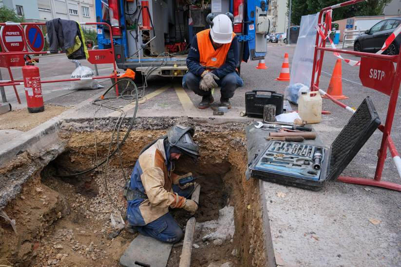 GRDF. Techniciens gaz en intervention sur un chantier. Long format "Gaziers, de l'ombre à la lumière", novembre 2022 ©Charles Crié