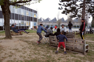 "Les Enfants du Marais" : un an avec les exilés au cœur d'un squat autogéré | Journal des Activités Sociales de l'énergie | les enfants du marais 1