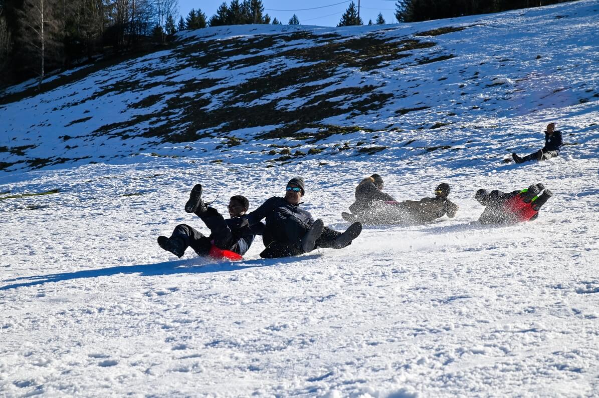 Séjour au ski organisé par la CMCAS Martinique pour ses jeunes bénéficiaires, du 12 au 19 février au centre de vacances de St Jean de Sixt (Haute-Savoie).