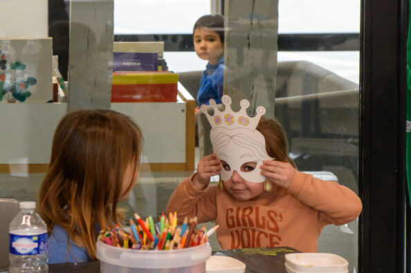 Grand Est. Entre colo et carnaval, un séjour Bal masqué haut en couleur | Journal des Activités Sociales de l'énergie | 130901 colo bal masque givry 2023