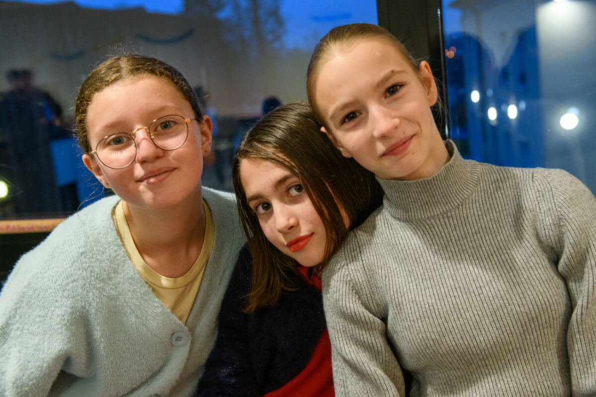 Colo 4-11 ans régionale (Grand Est) sur le thème du bal masqué, février 2023.