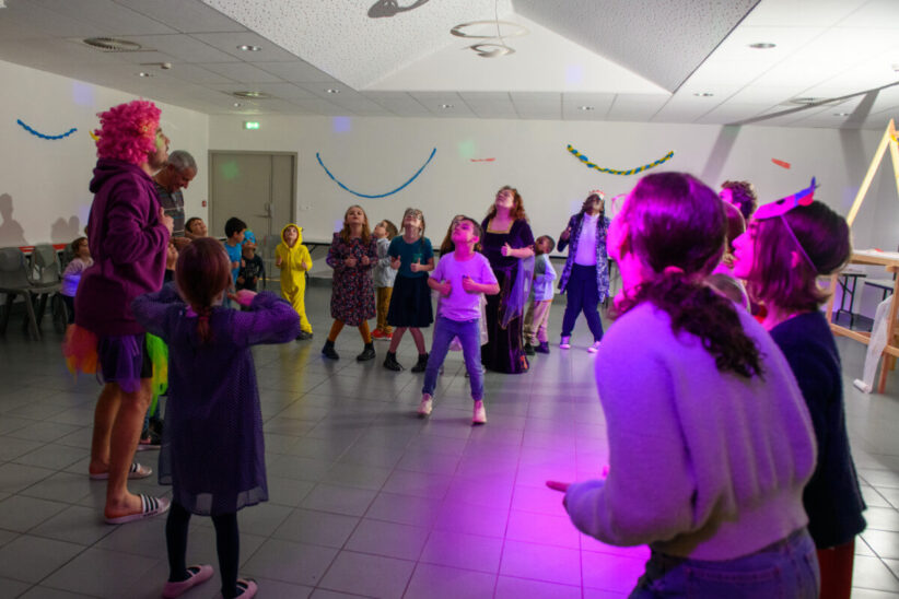 Grand Est. Entre colo et carnaval, un séjour Bal masqué haut en couleur | Journal des Activités Sociales de l'énergie | 130985 colo bal masque givry 2023