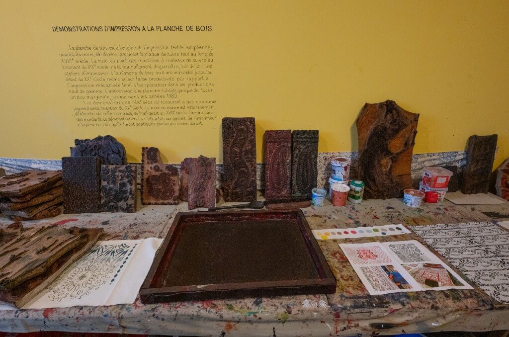 Démonstration d’impression à la planche à bois, 18e siècle, au Musée de l'impression sur étoffes, Mulhouse.