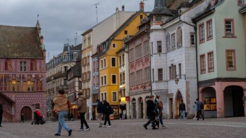 Place de la réunion dans le centre historique de Mulhouse.