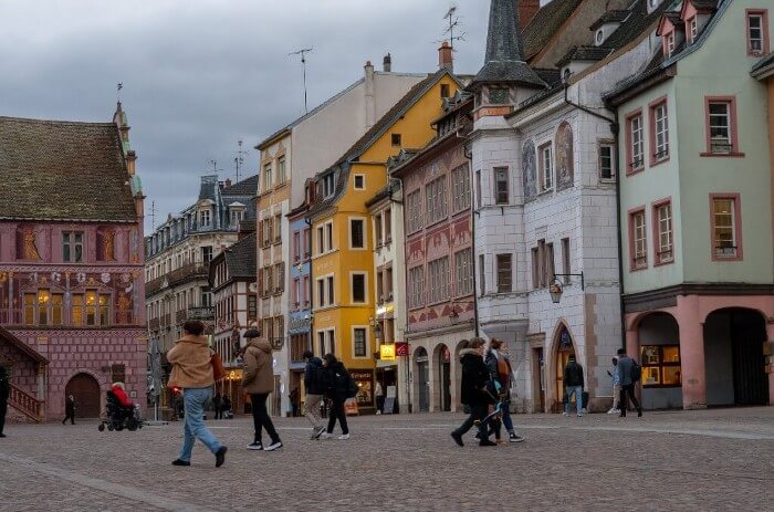 Place de la réunion dans le centre historique de Mulhouse.