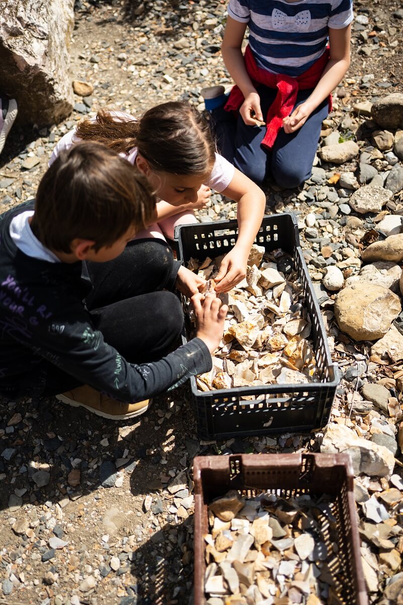 Colo 6-11 ans "Les petits archéologues" à Estagel (Pyrénées-Orientales), avril 2023. ©Agnès Dherbeys/CCAS