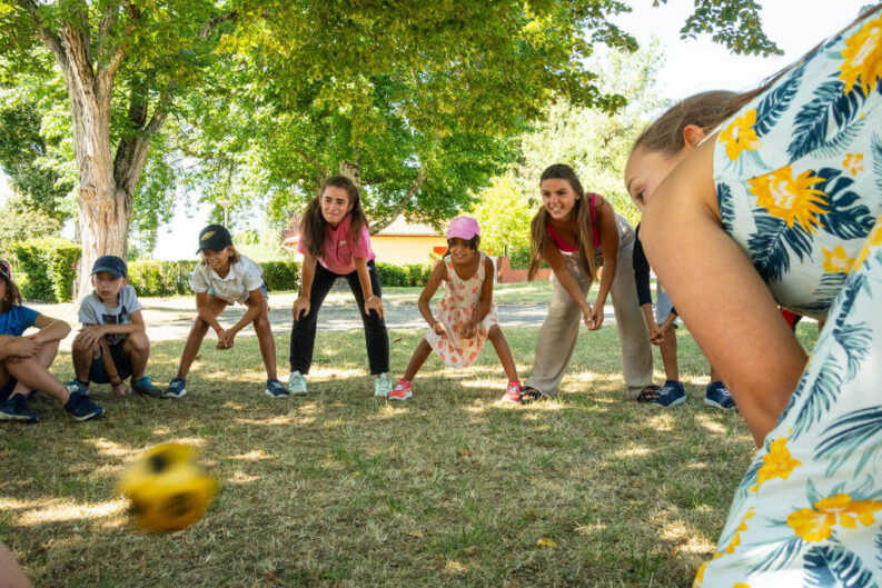 À Andernos-les-Bains, le bonheur retrouvé des enfants palestiniens et sahraouis | Journal des Activités Sociales de l'énergie | 136753 Copains du Monde Accueil de 8 enfants Palestiniens et 6 enfants Sahraouis 2023