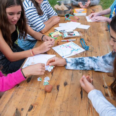 Act’éthiques. Un atelier "bombes à graines" pour les adolescents de la colo de Vayrac | Journal des Activités Sociales de l'énergie | 137988 Act27EthiqueAtelier22BombesC3A0graines22colo12 14C3A9tC3A92023 preview