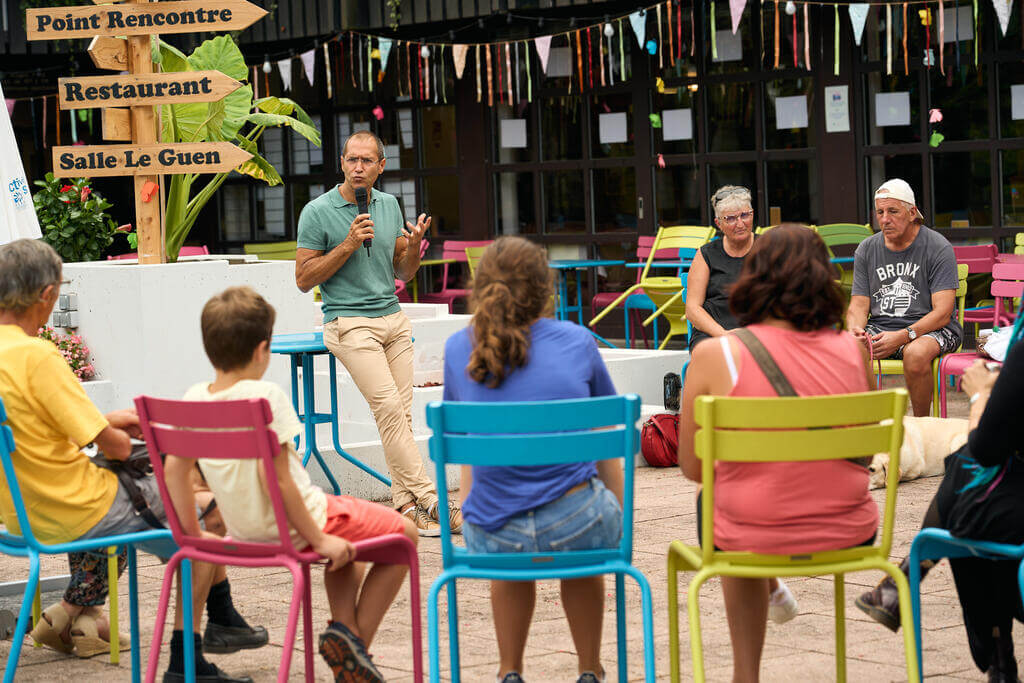 Partage d'expériences autour de la Fête des Papillons dédiée à la sensibilisation au handicap au centre CCAS de Kaysersberg, août 2023.