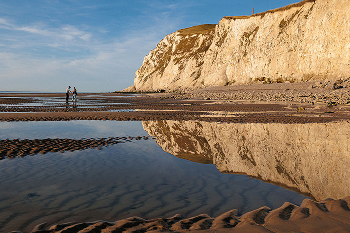 De Berck-sur-Mer (Pas-de-Calais) à la frontière belge, falaises, dunes et plages se succèdent sur une façade maritime encore sauvage et sauvegardée. La Côte d’Opale, qui s’étend sur 120 kilomètres, allie charme et élégance : une destination idéale pour se dépayser.