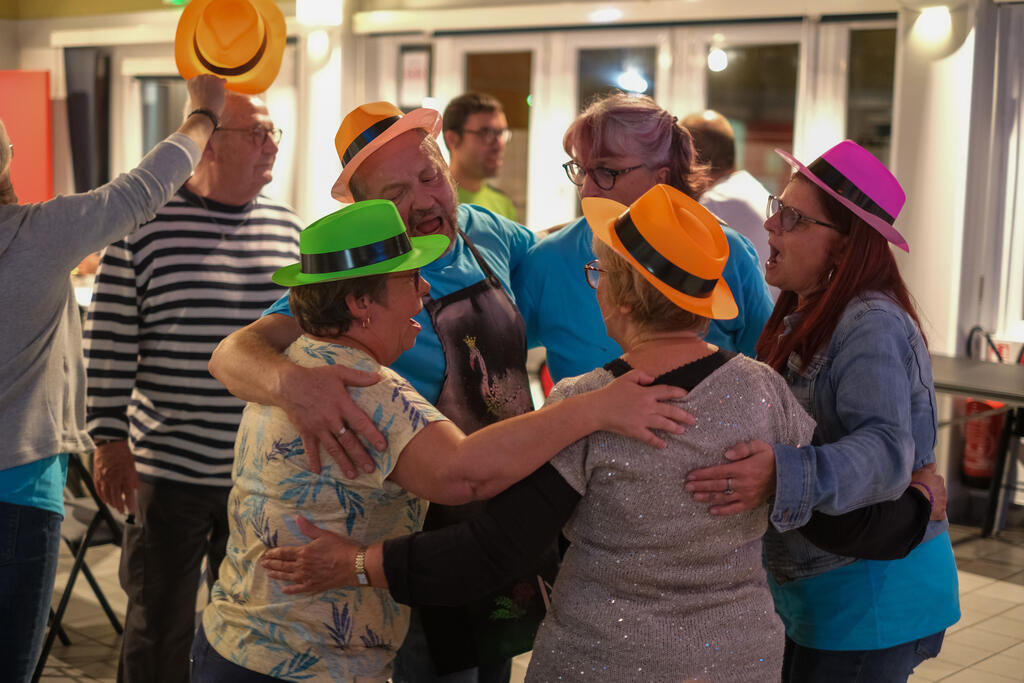 Soirée dansante avec le groupe Spacy de A à Zic. Weekhand : week-end dédié aux familles d'Île-de-France confrontées au handicap organisé par les CMCAS, septembre 2023