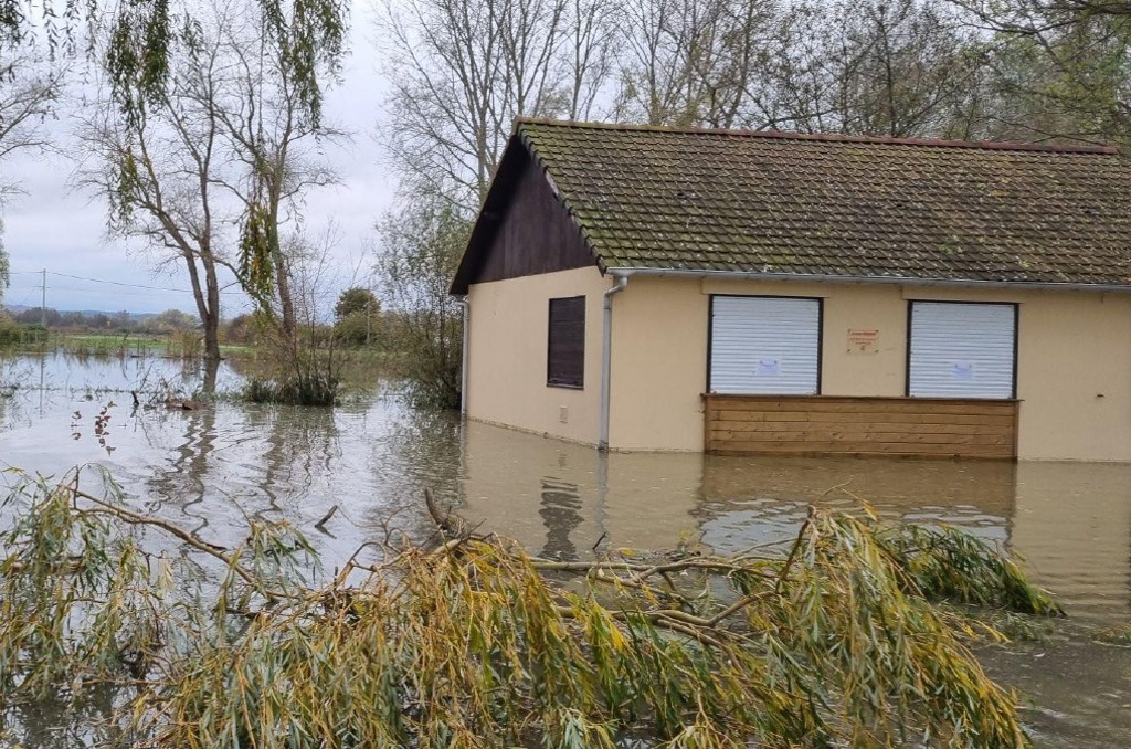 L’étang de Balinghem (Pas-de-Calais), patrimoine de la CMCAS Littoral Côte d’Opale, inondé suite aux fortes pluies et crues du début du mois de novembre 2023.