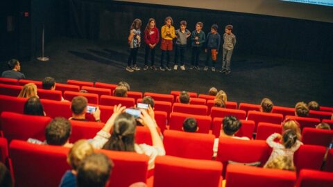 Le 16 mars 2024, les enfants de la colo régionale Ciné et Multimédia de Ramondens (Tarn) et leur famille ont investi le festival Cinélatino pour présenter le film réalisé durant leur colo.