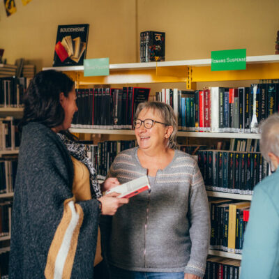 Marie-Claude Semper, permanence à la bibliothèque de la CMCAS Agen, février 2024.