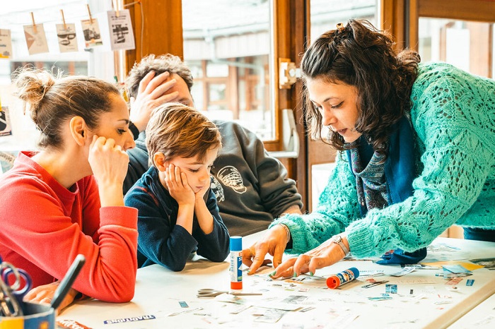 Projet itinérant d'échanges créatifs internationaux autour du cordel, fanzine poétique et populaire brésilien, animé par Sophie Foray, pédagogue, écrivaine et voyageuse en résidence au centre de vacances CCAS d'Aussois (Savoie).