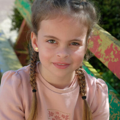 Candice, 8 ans, lors du week-end comme en colo organisé par la CMCAS Caen début avril 2024. ©Charles Crié/CCAS