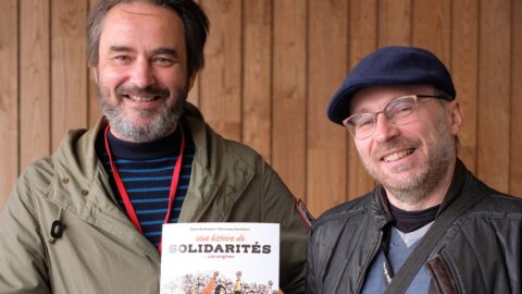 Simon Rochepeau (à g.) et Dominique Hennebaut, respectivement scénariste et dessinateur du tome 1 de la BD "Une Histoire de solidarités", viendront parler de la BD durant l'été dans les villages vacances. ©Charles Crié/CCAS